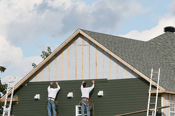 Professional Siding Replacement technician working in Wellington, TX